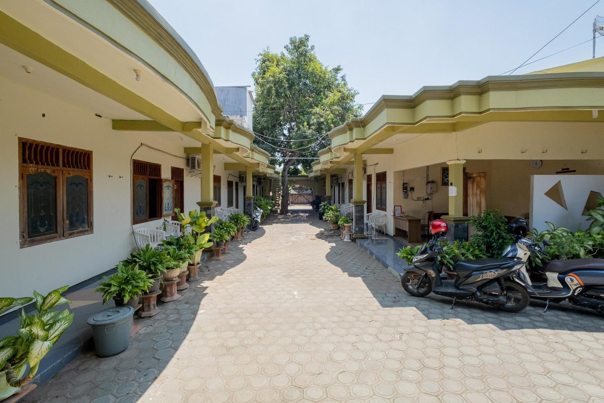 Reddoorz Syariah At Jalan Sunan Giri Tuban Tuban  Экстерьер фото
