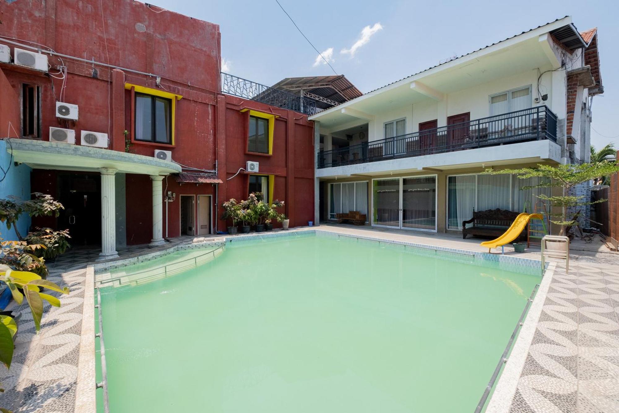 Reddoorz Syariah At Jalan Sunan Giri Tuban Tuban  Экстерьер фото