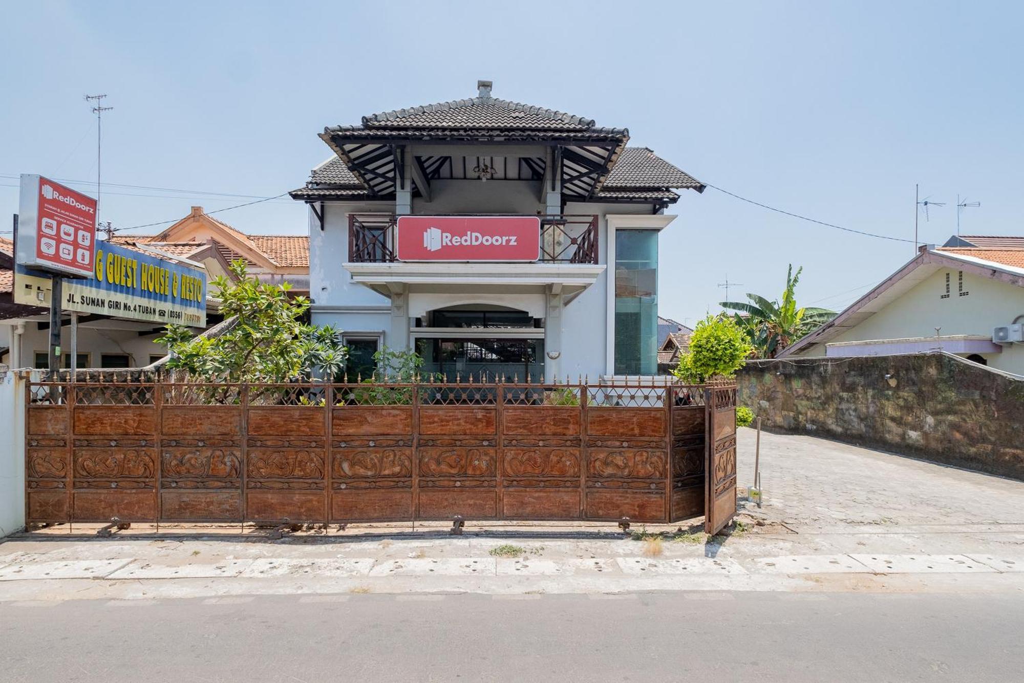 Reddoorz Syariah At Jalan Sunan Giri Tuban Tuban  Экстерьер фото