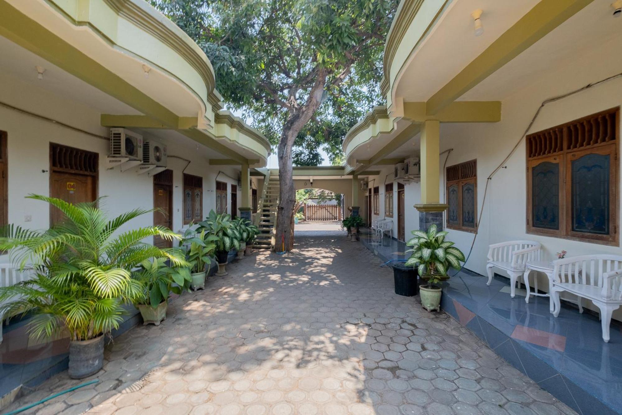 Reddoorz Syariah At Jalan Sunan Giri Tuban Tuban  Экстерьер фото