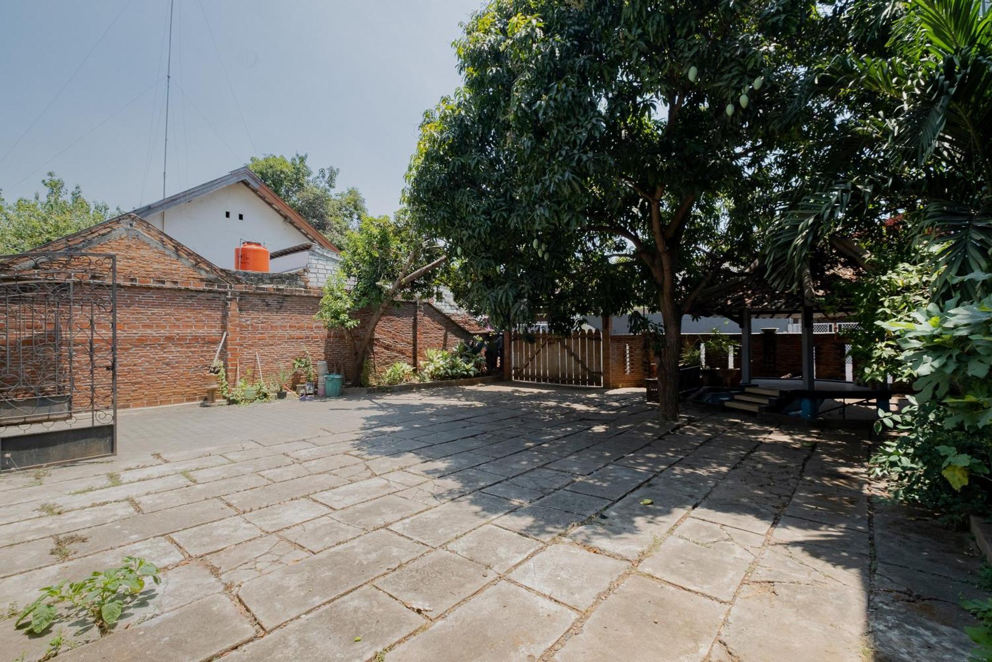 Reddoorz Syariah At Jalan Sunan Giri Tuban Tuban  Экстерьер фото
